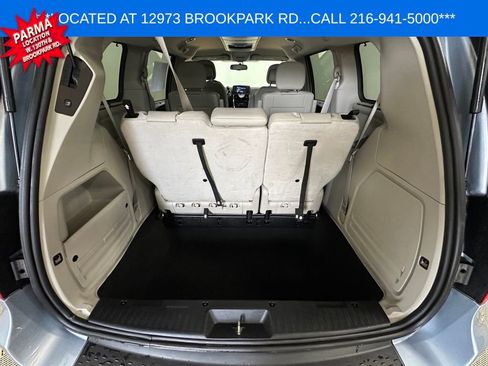 Used 2016 Chrysler Town & Country Touring w/ Driver Convenience Group image 23