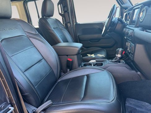 Used 2022 Jeep Wrangler Unlimited Sahara w/ Cold Weather Group image 15