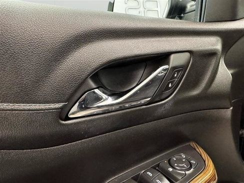 Used 2022 GMC Acadia SLE w/ Driver Convenience Package FWD image 13