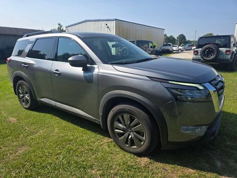 Used 2024 Nissan Pathfinder SV w/ SV Premium Package FWD image 11
