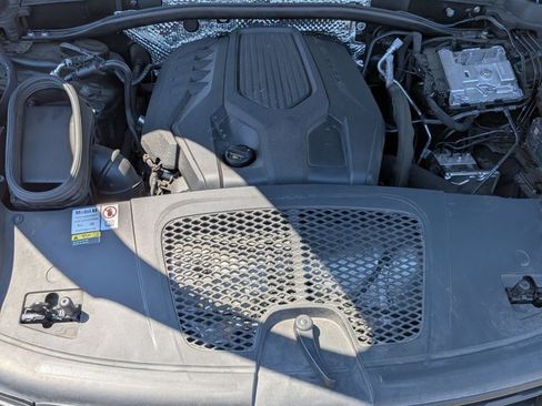 Used 2022 Porsche Macan AWD/4WD image 16