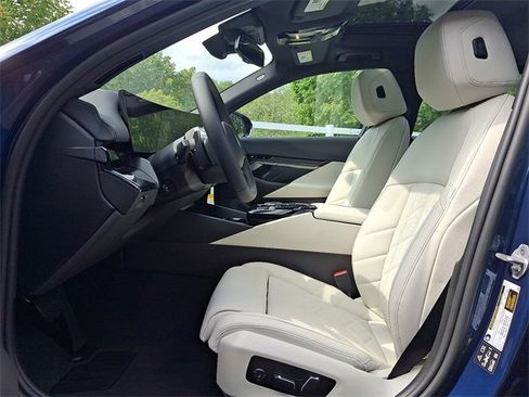 New 2026 BMW 530i xDrive w/ Premium Package image 10