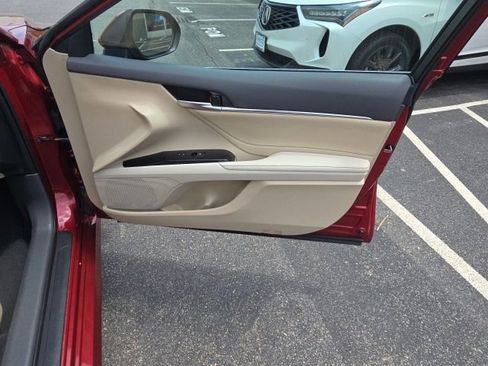 Used 2018 Toyota Camry XLE FWD image 20