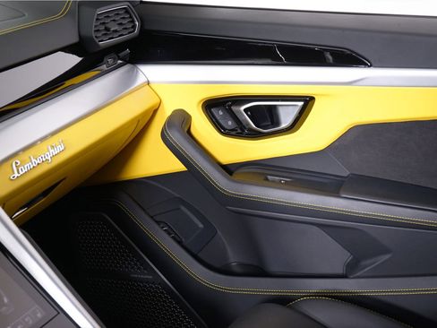 Used 2023 Lamborghini Urus S image 22