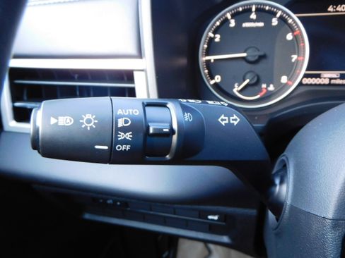 New 2025 Mitsubishi Outlander SE image 18