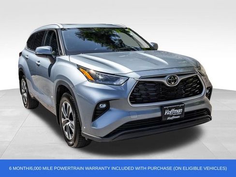 Used 2023 Toyota Highlander XLE AWD/4WD image 2