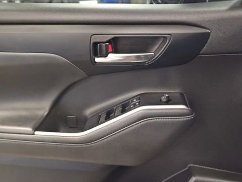 Used 2022 Toyota Highlander XSE image 13