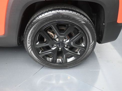 Used 2018 Jeep Renegade Altitude w/ Cold Weather Group FWD image 19