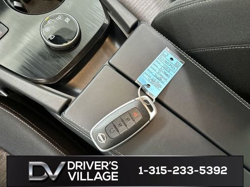 Used 2023 Nissan Rogue SV AWD/4WD image 12