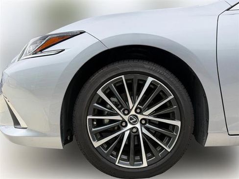 Certified 2025 Lexus ES 350 w/ Premium Package FWD image 4