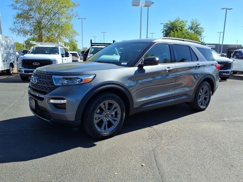 Certified 2023 Ford Explorer XLT w/ Equipment Group 202A RWD image 8