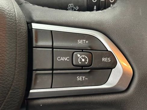 Used 2024 Jeep Compass Latitude w/ Altitude Special Edition image 18