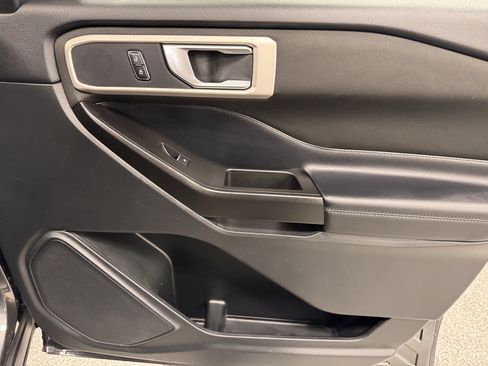 Used 2020 Ford Explorer XLT image 27