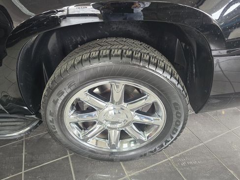 Used 2013 GMC Yukon XL Denali image 40