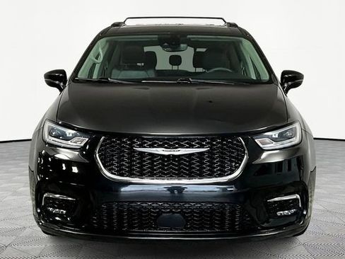 Used 2022 Chrysler Pacifica Touring-L image 3