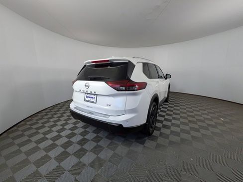 Used 2024 Nissan Rogue SV w/ SV Premium Package image 5