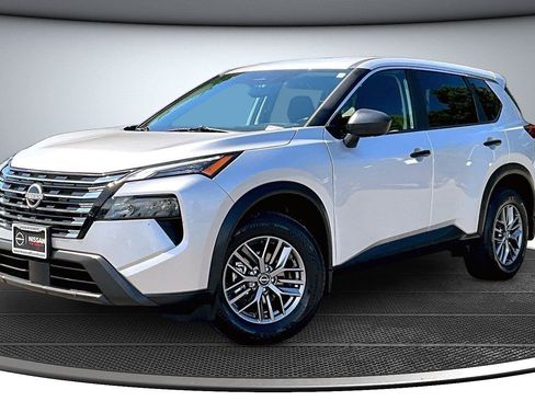 Used 2025 Nissan Rogue S AWD/4WD image 4