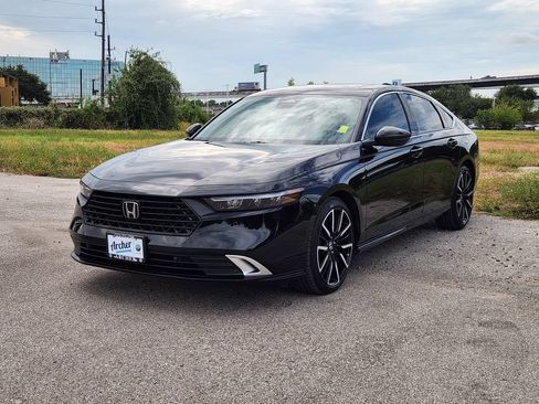 Used 2025 Honda Accord Touring image 2