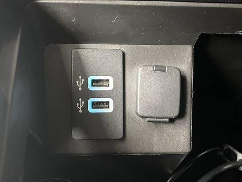 Used 2016 Ford Expedition EL XLT w/ Equipment Group 202A image 27