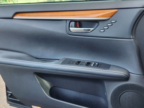 Used 2013 Lexus ES 300h image 12