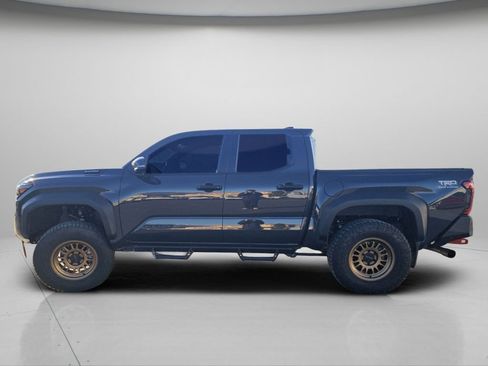 Used 2024 Toyota Tacoma TRD Off-Road image 21