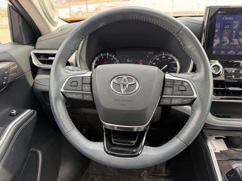Used 2021 Toyota Highlander Platinum image 13