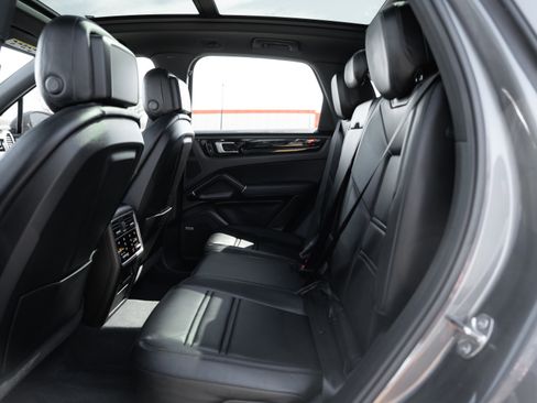 Used 2020 Porsche Cayenne image 27