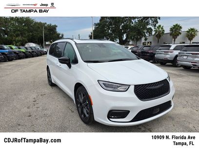 New 2026 Chrysler Pacifica Limited w/ S Appearance Package