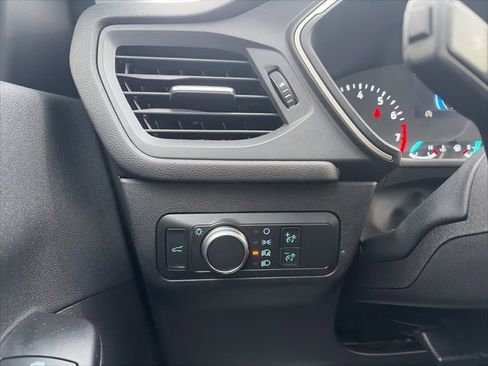 Used 2022 Ford Escape SE w/ SE Sport Appearance Package image 18