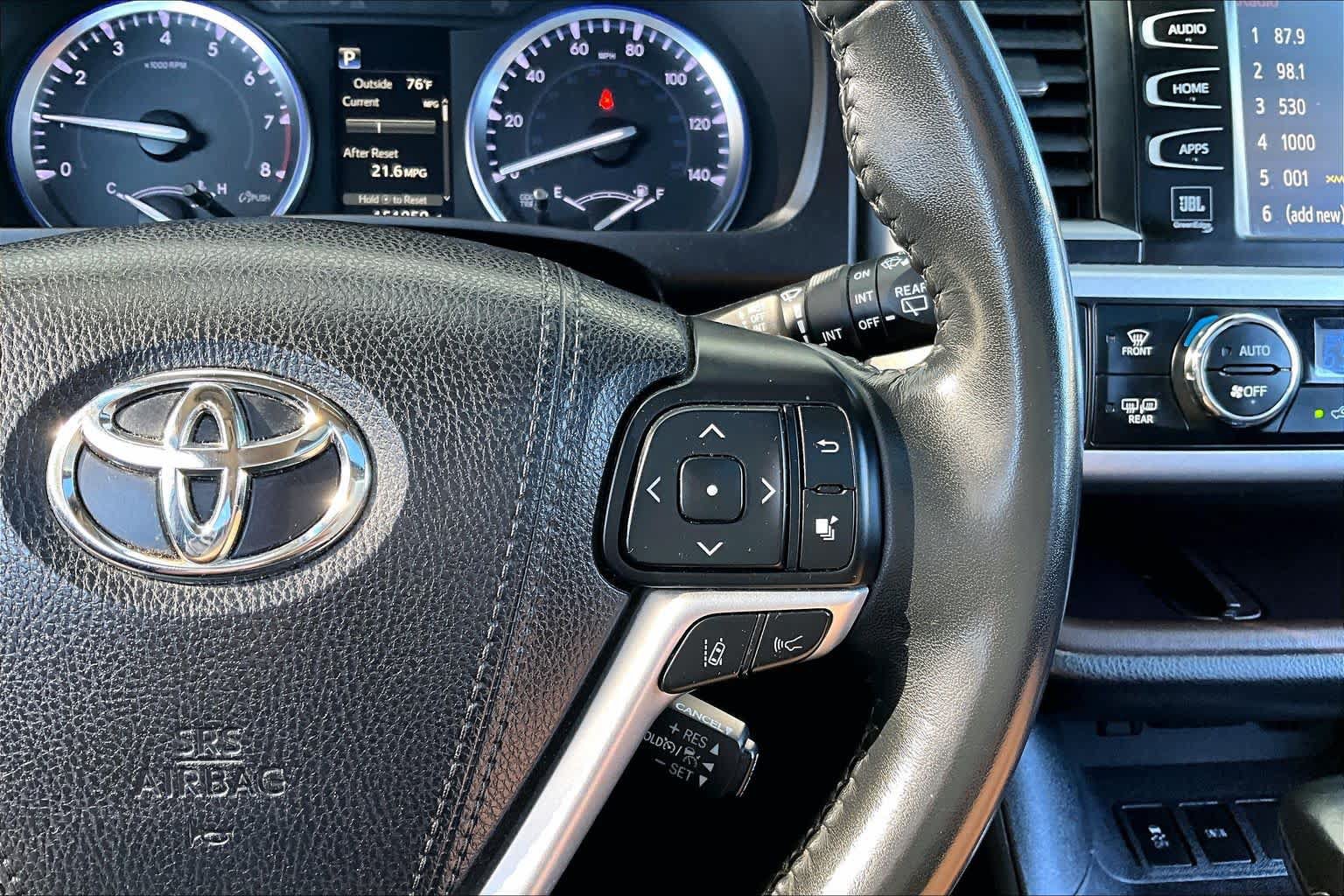 Used 2017 Toyota Highlander Limited FWD image 25