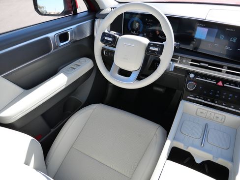 Certified 2025 Hyundai Santa Fe SEL image 9