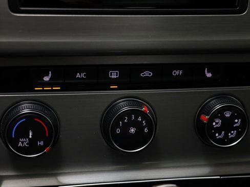 Used 2016 Volkswagen Golf SE image 10