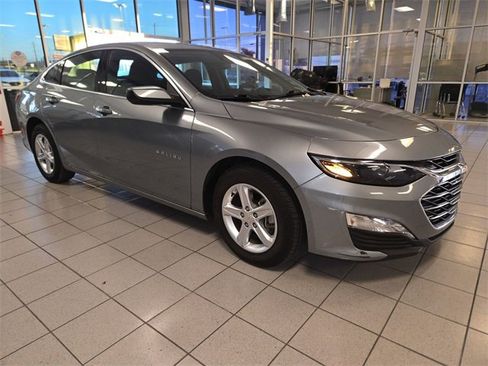 Used 2024 Chevrolet Malibu LT image 2