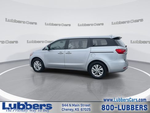 Used 2018 Kia Sedona L image 6