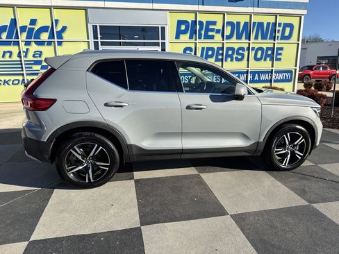 Used 2025 Volvo XC40 B5 Core image 11