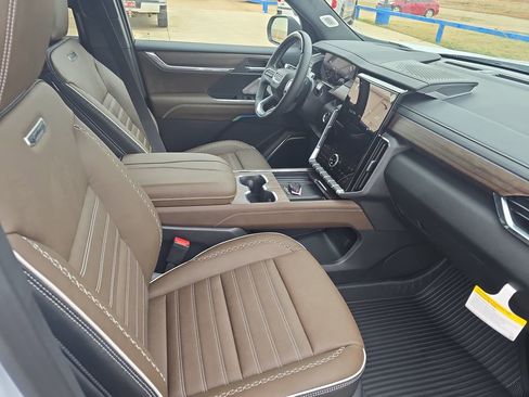 New 2026 GMC Acadia Denali Ultimate w/ LPO, Floor Liner Package image 10