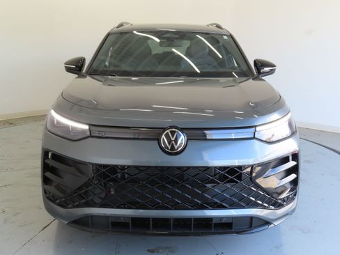 New 2026 Volkswagen Tiguan SE R-Line image 10