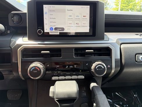 Used 2025 Toyota Tacoma SR5 AWD/4WD image 19