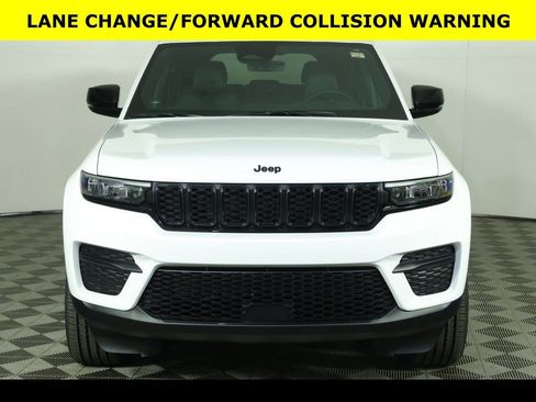 New 2025 Jeep Grand Cherokee Altitude image 8