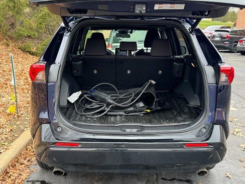 Used 2021 Toyota RAV4 SE image 9