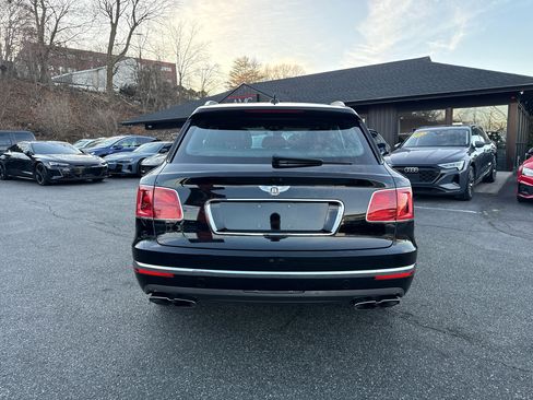 Used 2019 Bentley Bentayga image 17