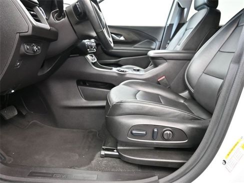 Used 2024 GMC Terrain SLT image 14