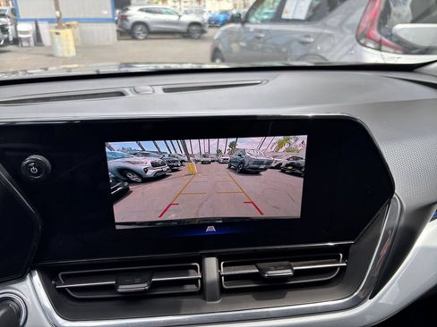 Used 2025 Chevrolet Trax LT w/ LT Convenience Package FWD image 18