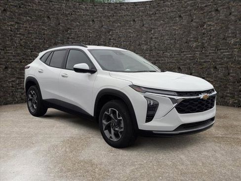 New 2026 Chevrolet Trax LT image 2