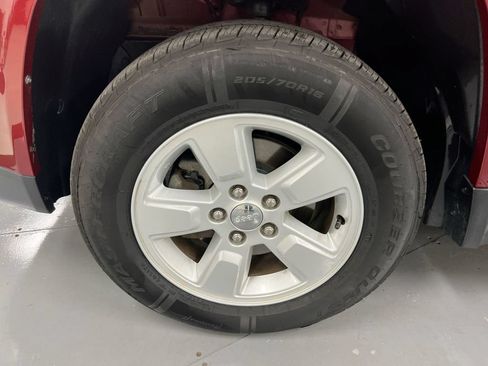 Used 2017 Jeep Compass Latitude FWD image 24