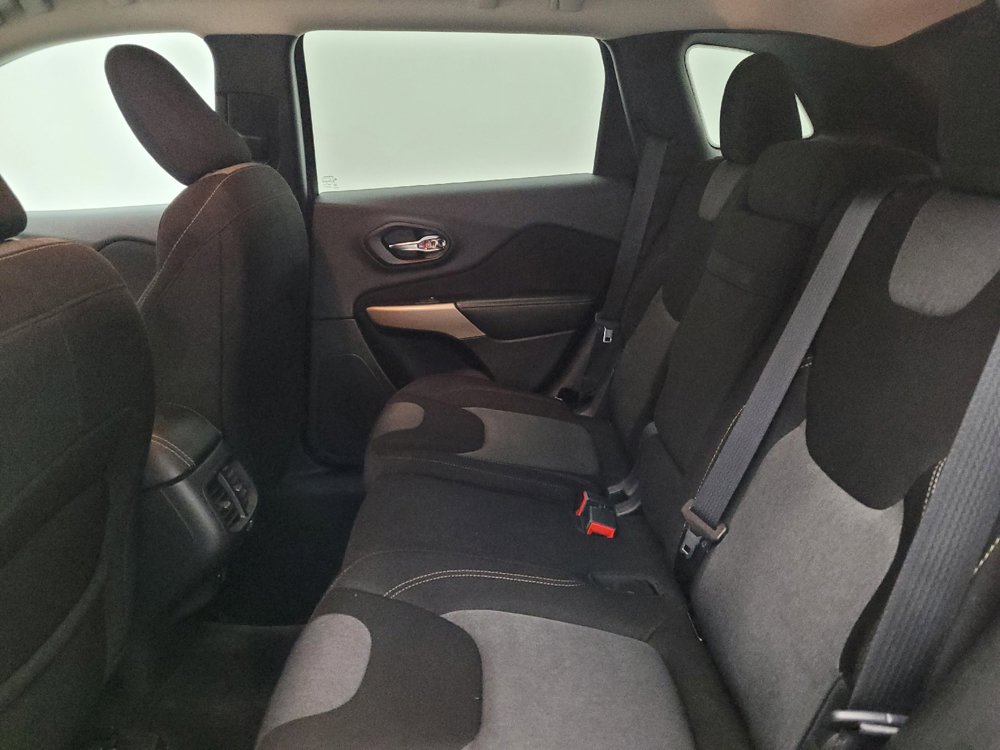 Used 2018 Jeep Cherokee Latitude AWD/4WD image 18