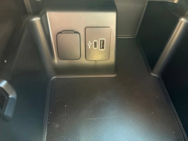 Used 2025 Ford Explorer Active w/ Active Comfort Package RWD image 42