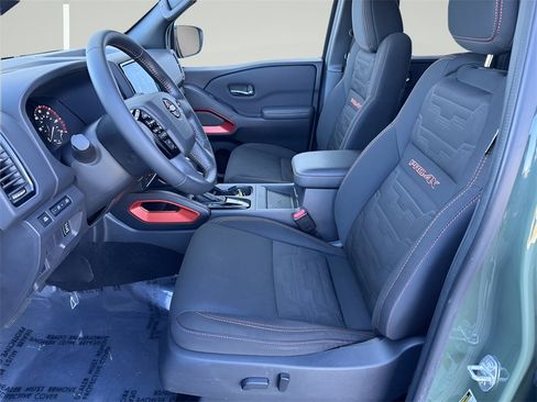 Used 2022 Nissan Frontier PRO-4X image 10
