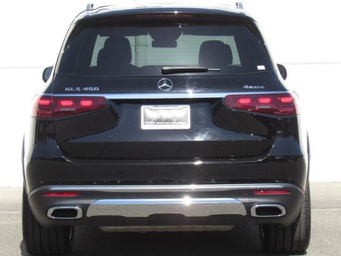 Used 2025 Mercedes-Benz GLS 450 4MATIC image 7