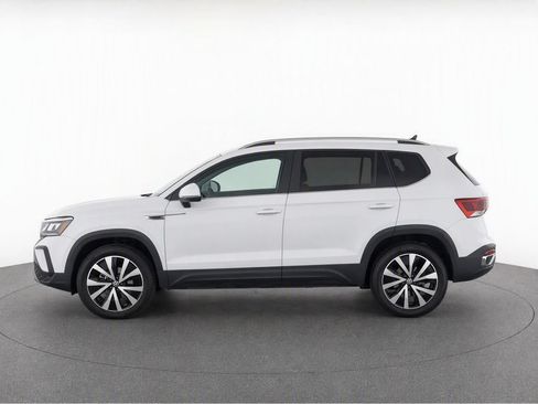 Used 2022 Volkswagen Taos SE FWD image 6